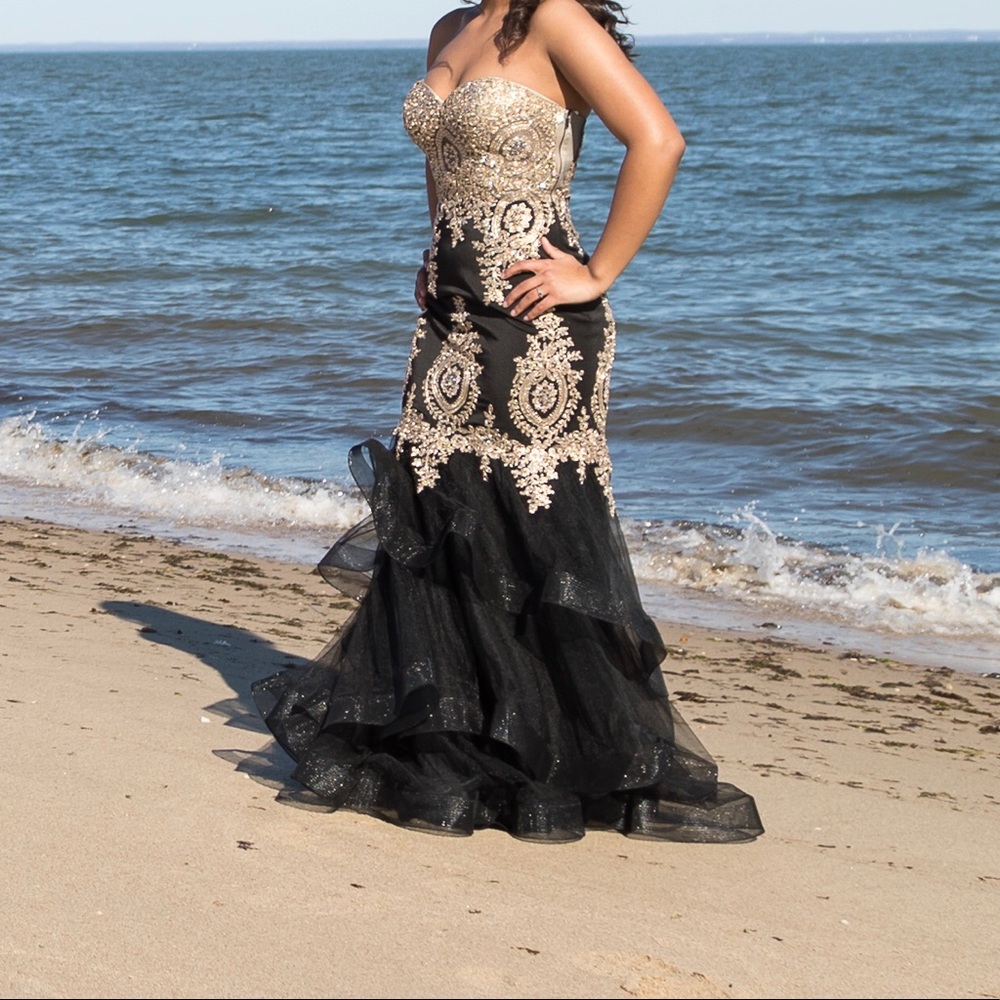 Dress - Picture 1 of 2